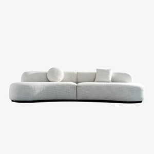 Modernes skandinavisches, weißes, gebogenes Polstersofa, Dreisitzer-Couch für das Wohnzimmer