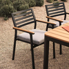 Outdoor-Esszimmerstuhl aus Metall mit Armlehne und Kissensessel