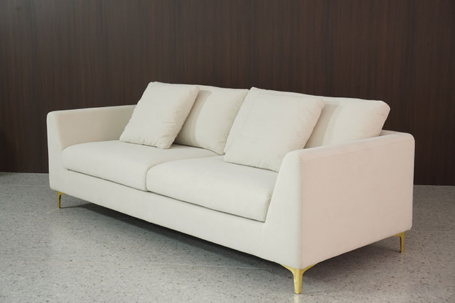 Italienisches modernes 2-Sitzer-Sofa mit Metallbeinen 