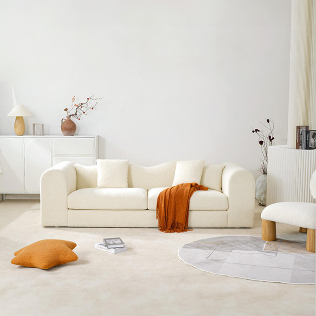 Luxuriöses, geschwungenes Zweisitzer-Minisofa aus Teddyfleece für das Wohnzimmer