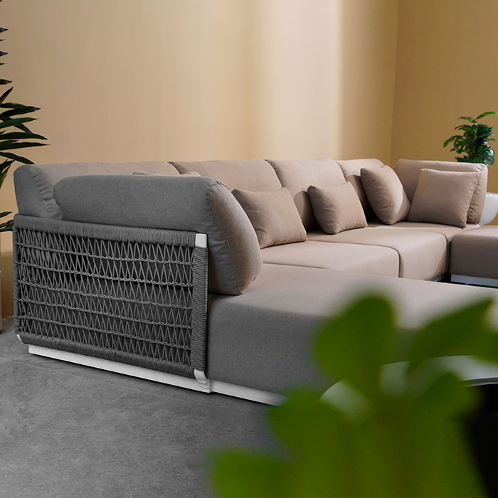 Modernes L-förmiges 4- bis 5-Sitzer-Sofaset für den Außenbereich aus Rattan mit Ottomane