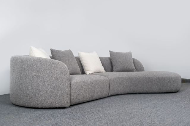 Moderne geschwungene Stoffsofas