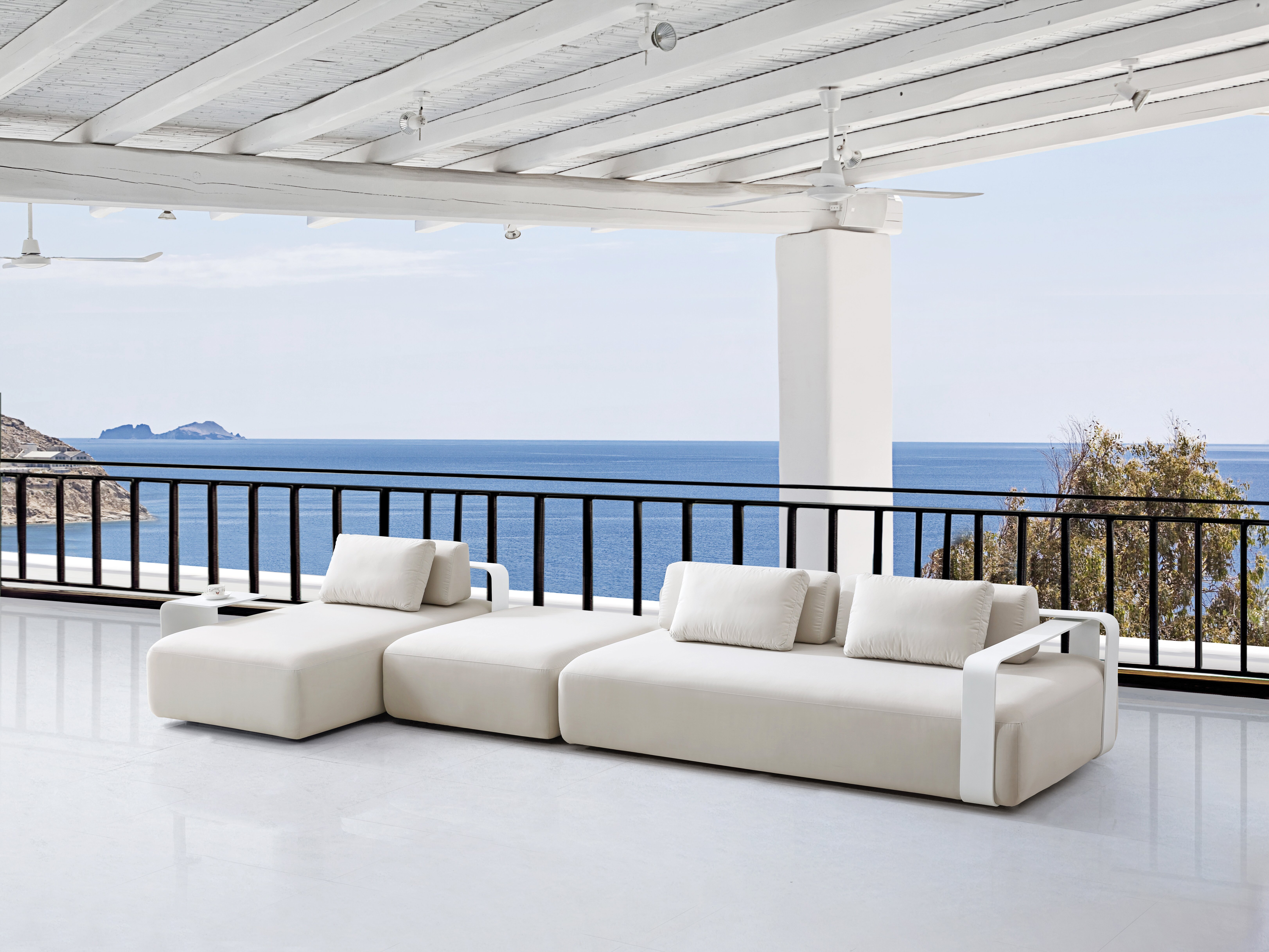 Moderne Outdoor-Sofas verleihen dem Hinterhof einen schlichten Look