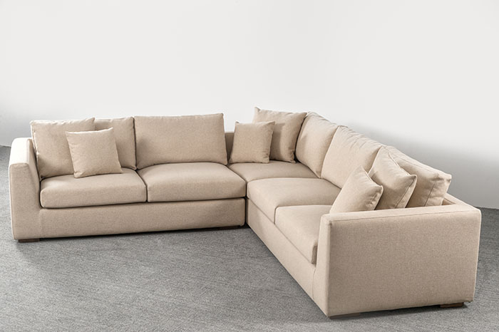 Minimalistisches Sofa in L-Form