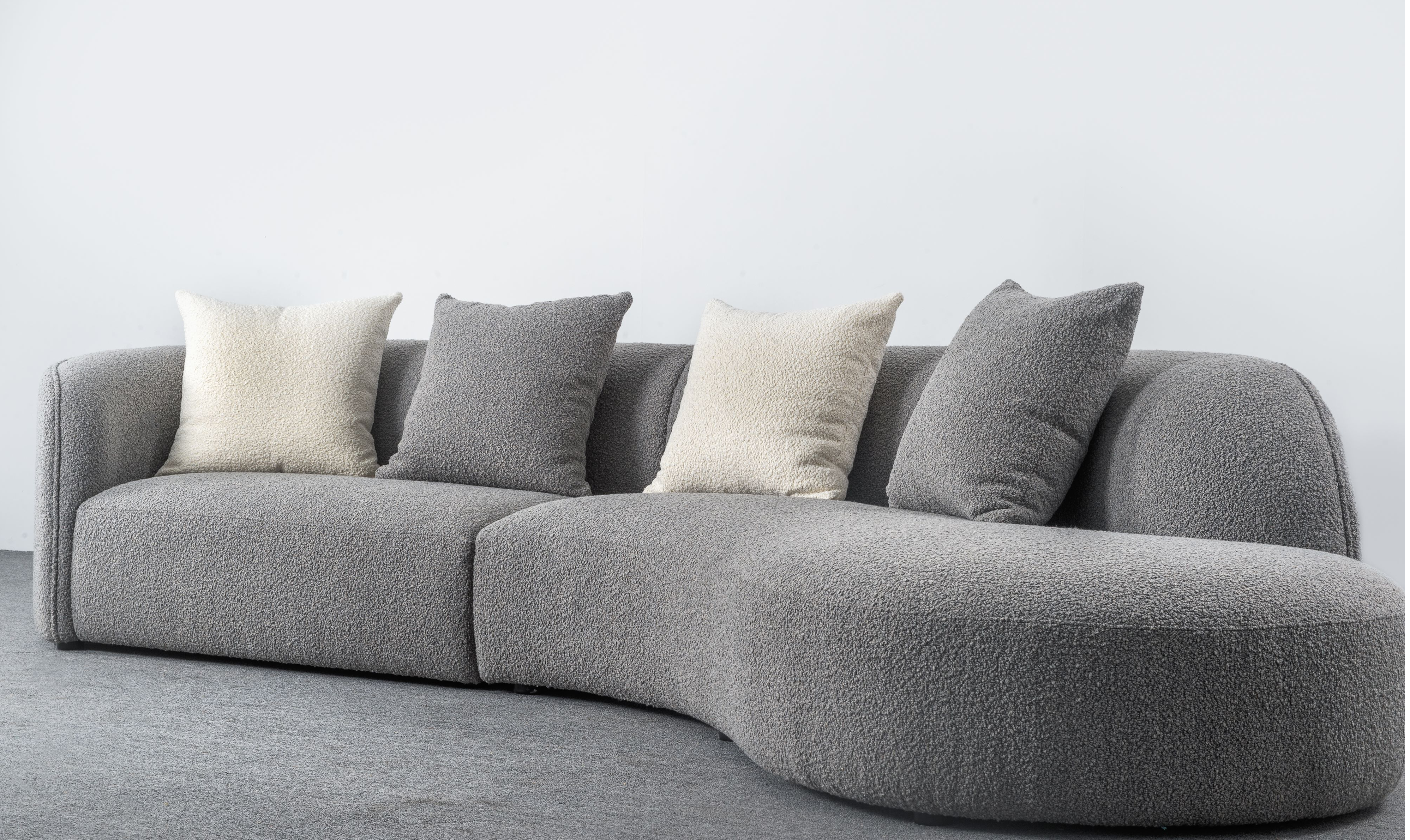 geschwungenes modernes Sofa