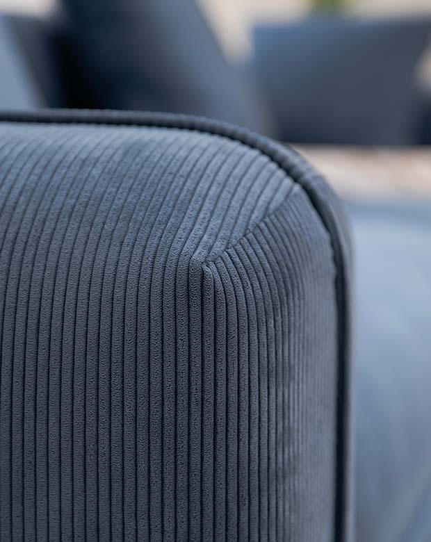 modernes Sofa und Loveseat