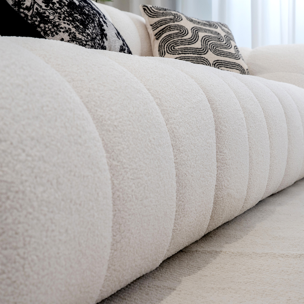 Gebogenes Armlehnensofa