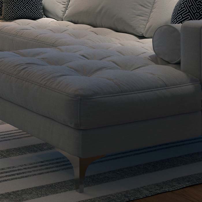 Graues Wohnzimmer-Ecksofa mit Chaiselongue