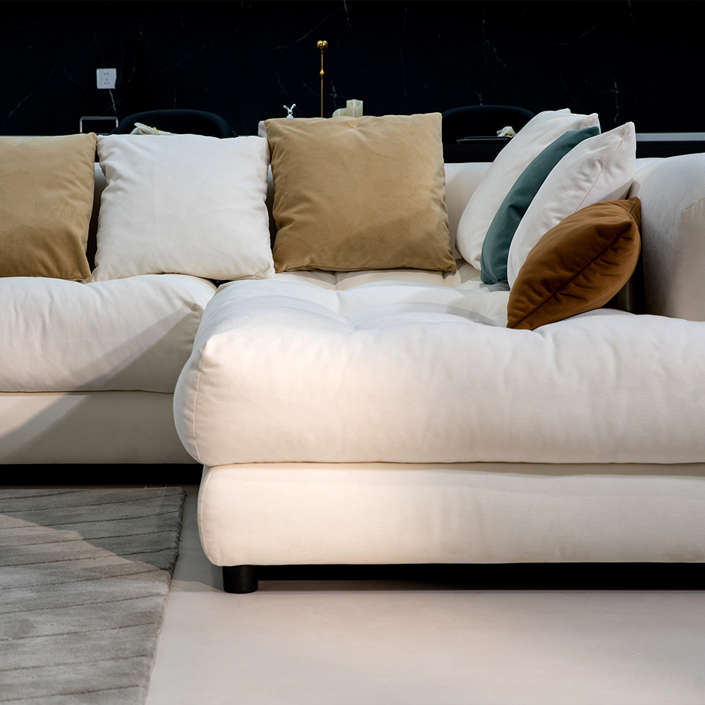 Minimalistisches L-förmiges gepolstertes Cloud-Sofa für das Wohnzimmer