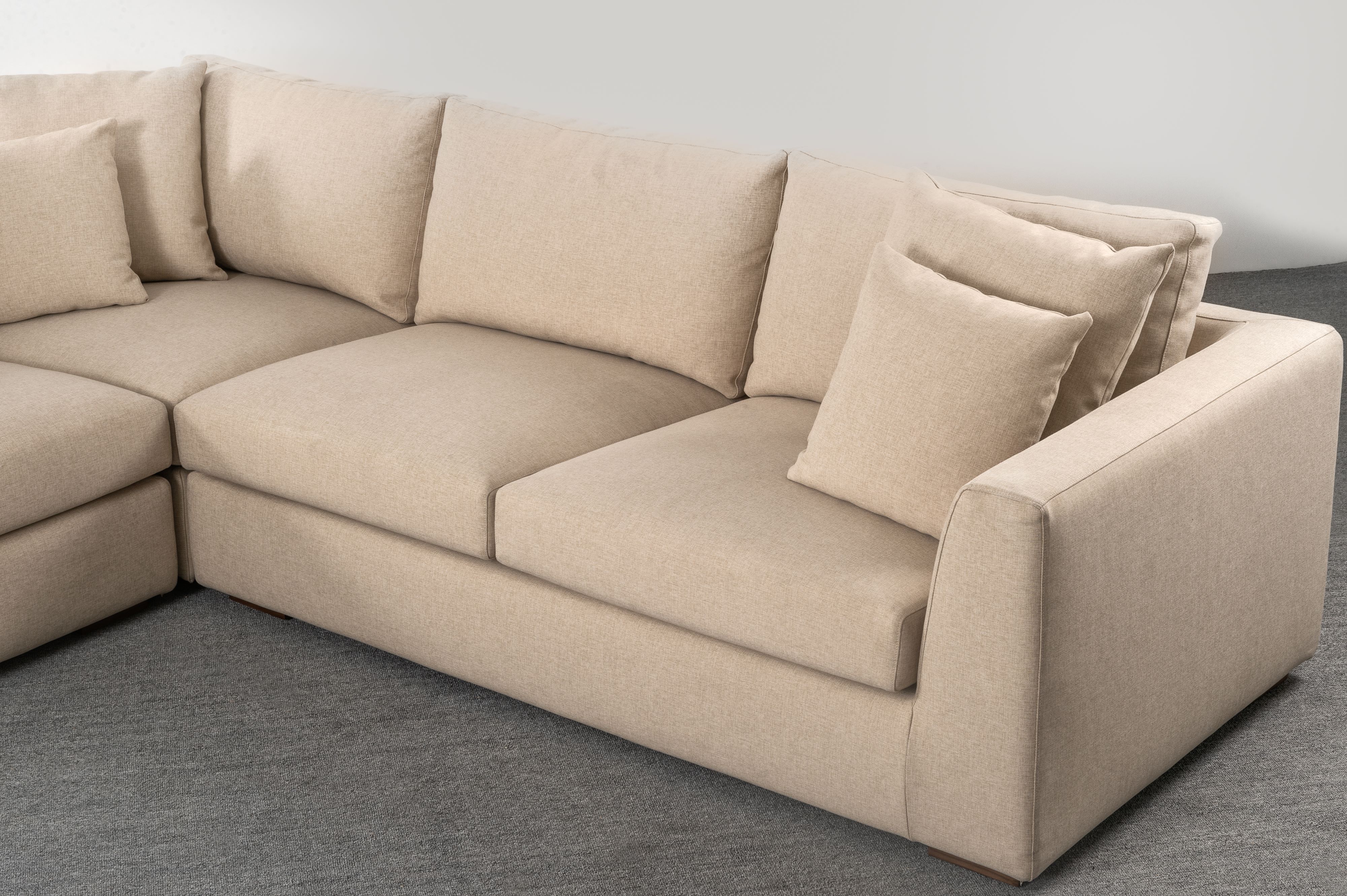 Italienische Möbel, modernes L-förmiges Sofa-Set aus Stoff