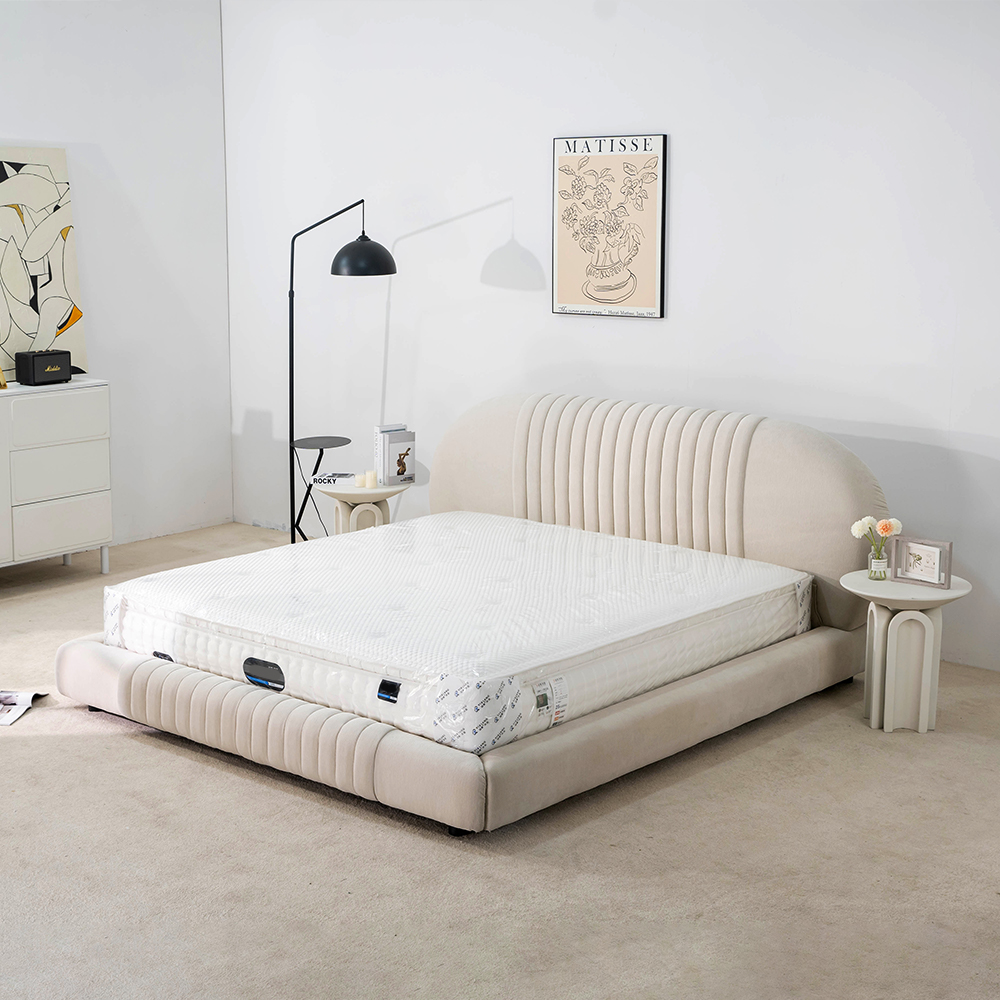 Modernes, mit Samt gepolstertes Plattformbett, Kingsize-Bettgestell