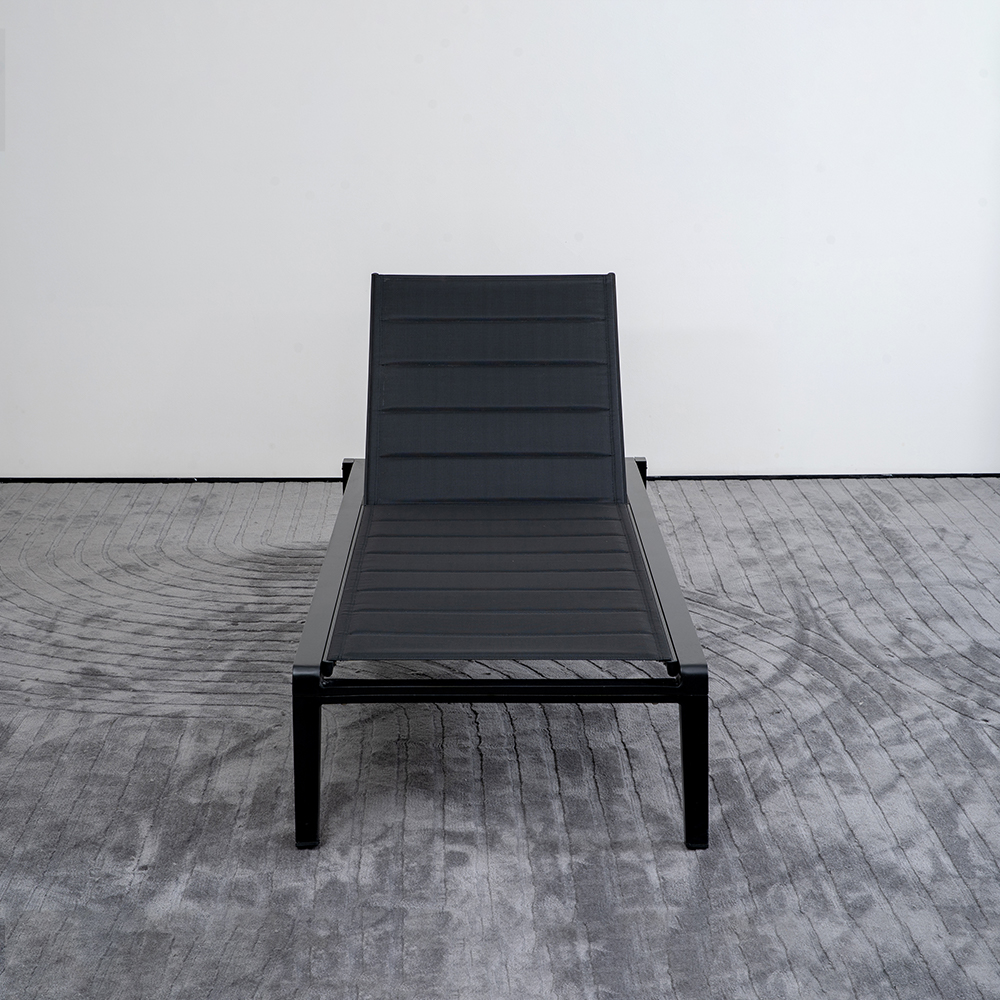 Schwarze Outdoor-Sonnenliege aus Aluminium mit verstellbarer Rückenlehne